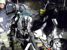 Verkehrsunfall mit eingeklemmter Person am Montag, 19. Dezember 2011