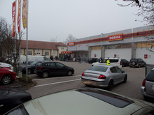 Es herrscht reger Andrang am NORMA-Parkplatz am Dienstag,  4. Dezember 2012