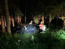 Auto mit vier Insassen krachte gegen mehrere Bäume am Sonntag, 30. Mai 2021, Copyright siehe www.meinbezirk.at